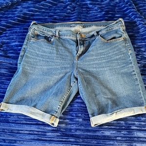 Old Navy Fitted Bermuda Shorts Size 14